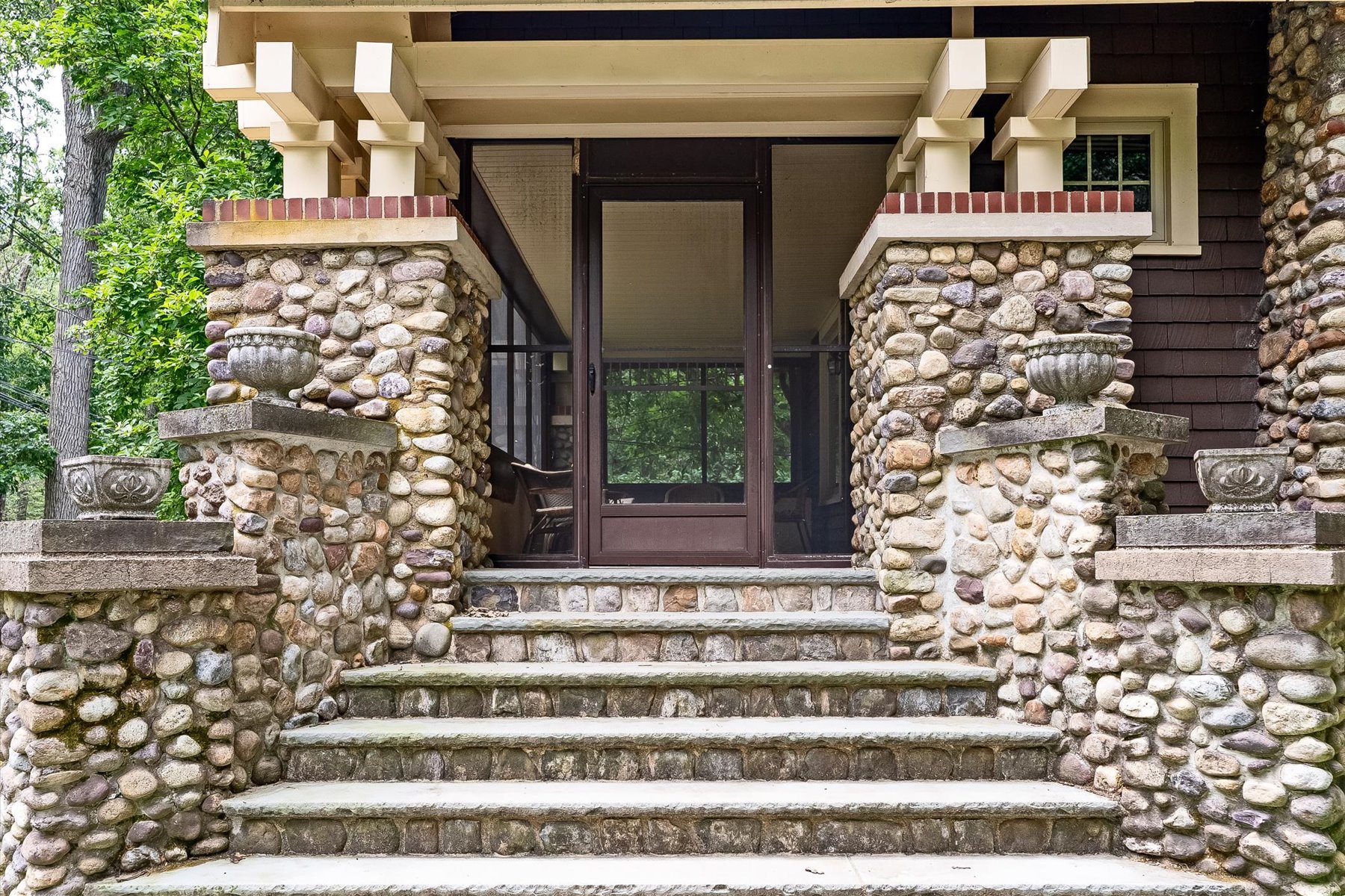  Authentic Craftsman-Style Property Offers Timeless Character - 物件實景