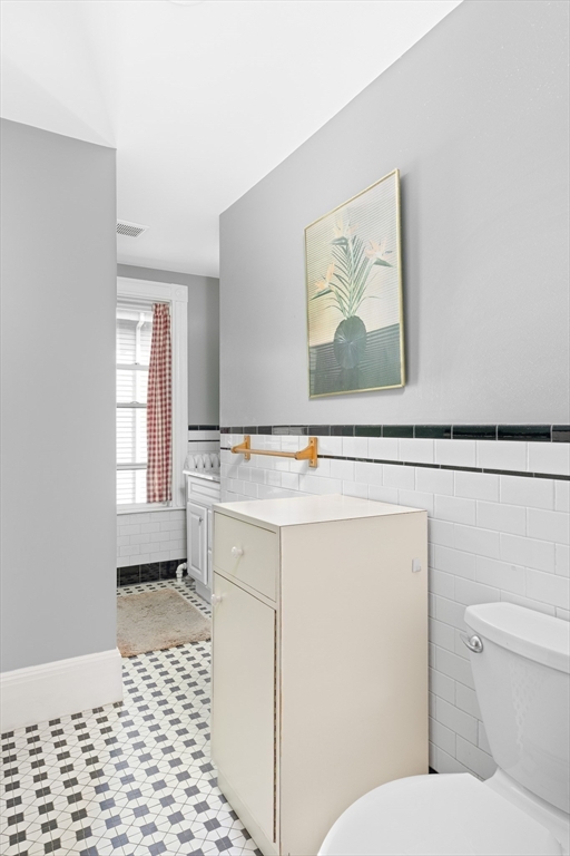 Somerville, Massachusetts, 02143, United States, 2 Bedrooms Bedrooms, ,1 BathroomBathrooms,Residential,For Sale,1940482