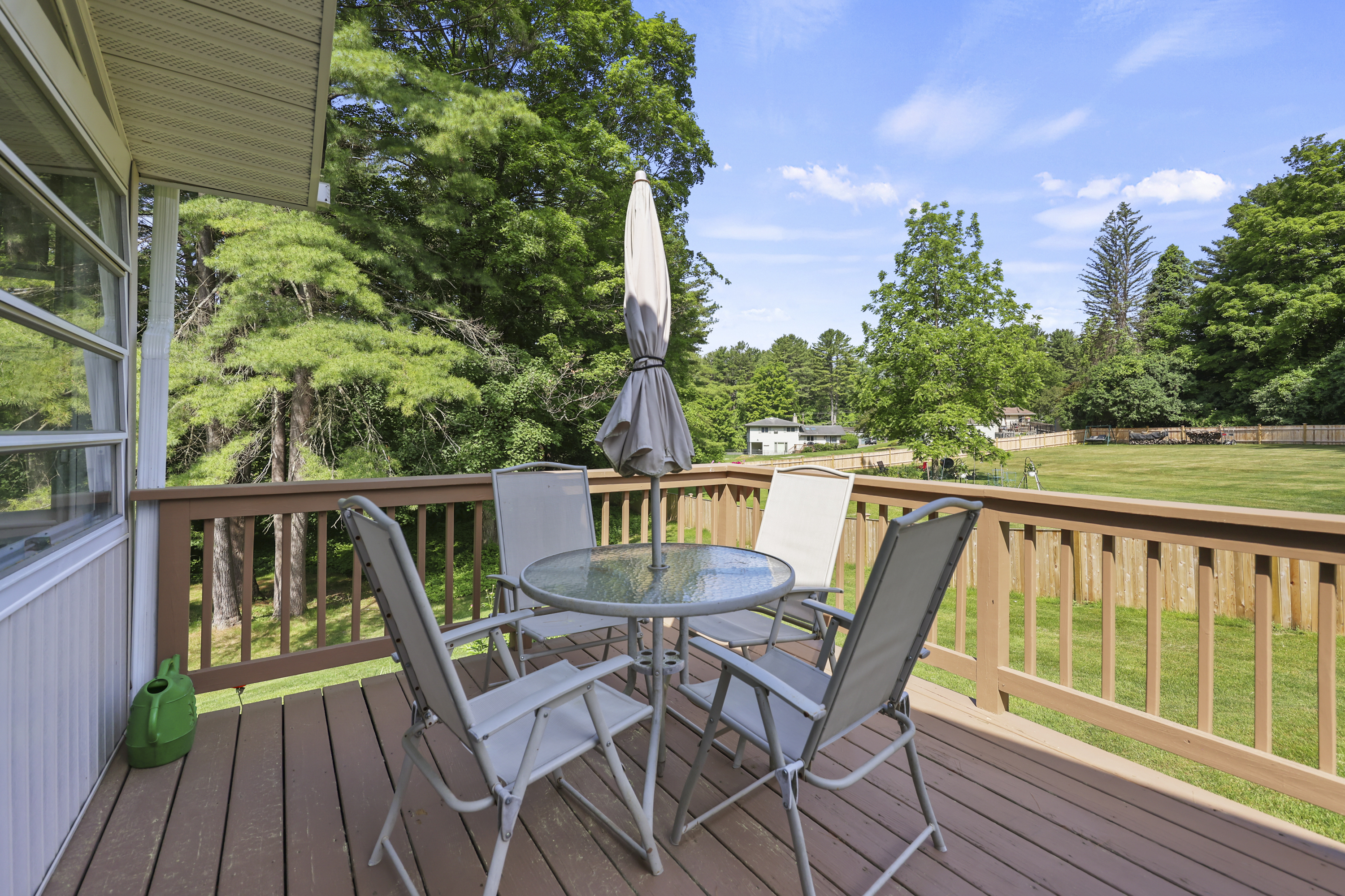  Immaculate 4 Bed Ranch with 3-Season Porch near Lake Onota - 物件實景