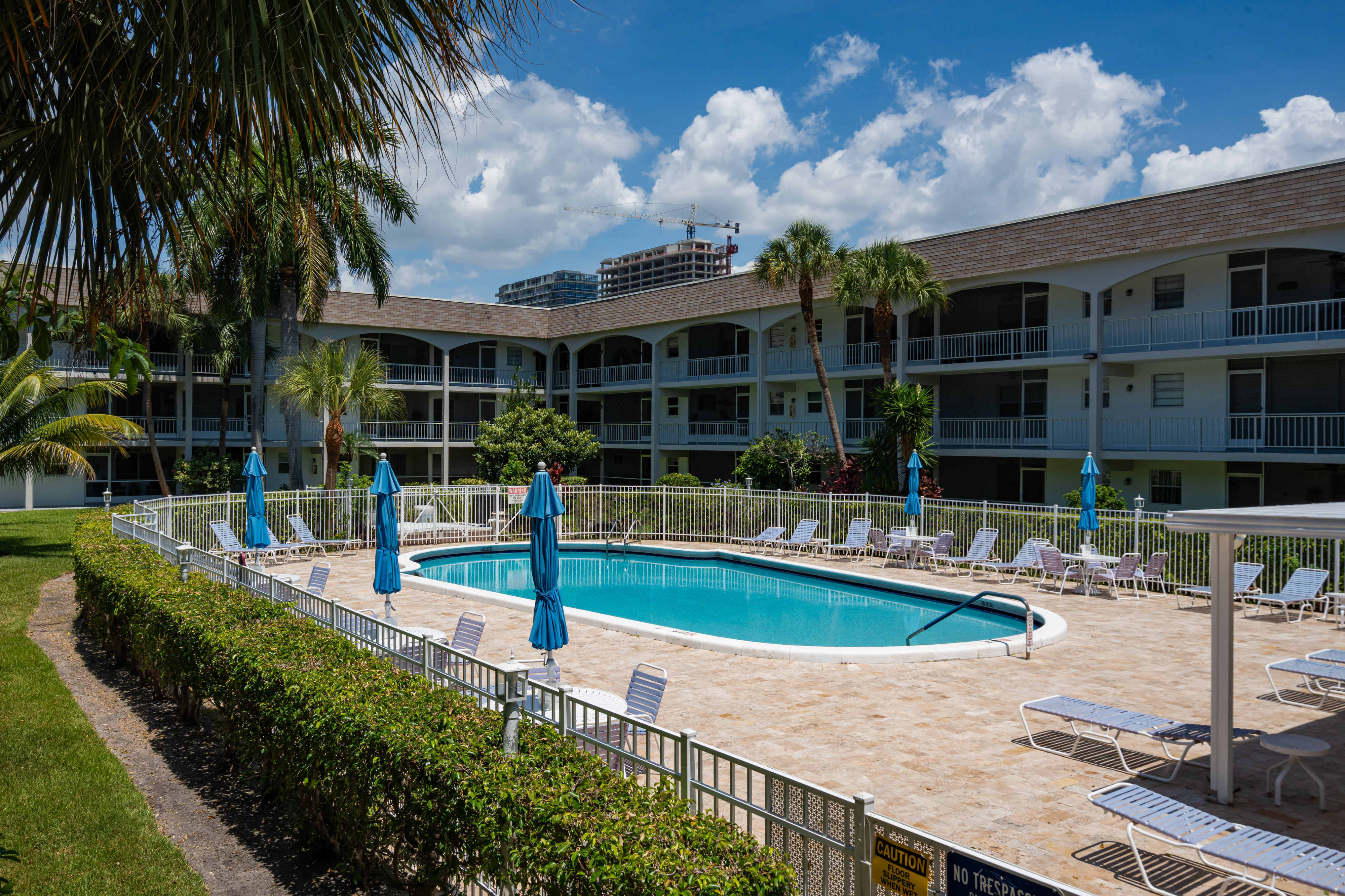 541 Blue Heron Dr, Hallandale Beach, FL, 33009 - 物件實景