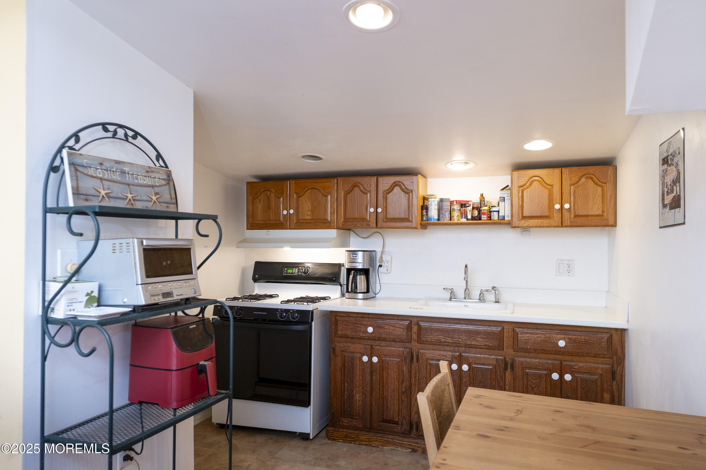 Leonardo, New Jersey, 07737, United States, 4 Bedrooms Bedrooms, ,3 BathroomsBathrooms,Residential,For Sale,1895486