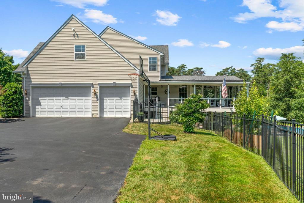 Broadlands, Virginia, 20148, United States, 5 Bedrooms Bedrooms, ,5 BathroomsBathrooms,Residential,For Sale,1977540