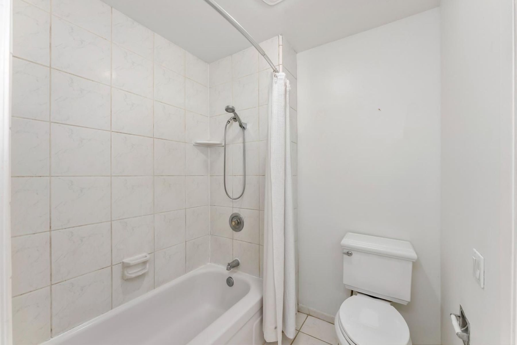  709 Woodside Lane East #2, Sacramento, CA 95825 - 物件實景