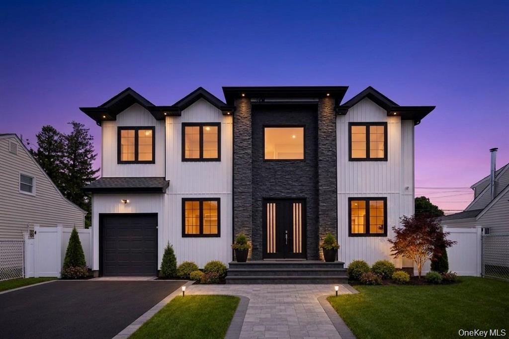 Coachman Ln, Levittown, NY 11756