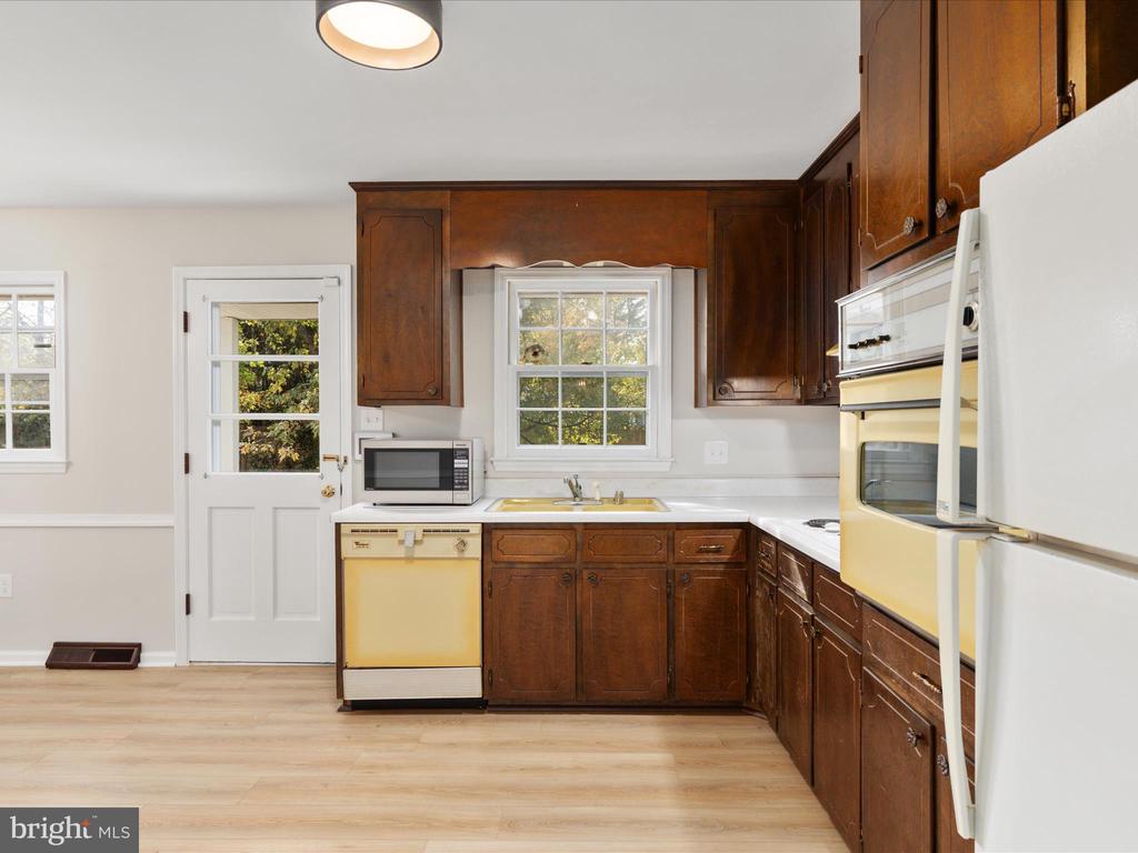 Leesburg, Virginia, 20176, United States, 6 Bedrooms Bedrooms, ,3 BathroomsBathrooms,Residential,For Sale,1979496