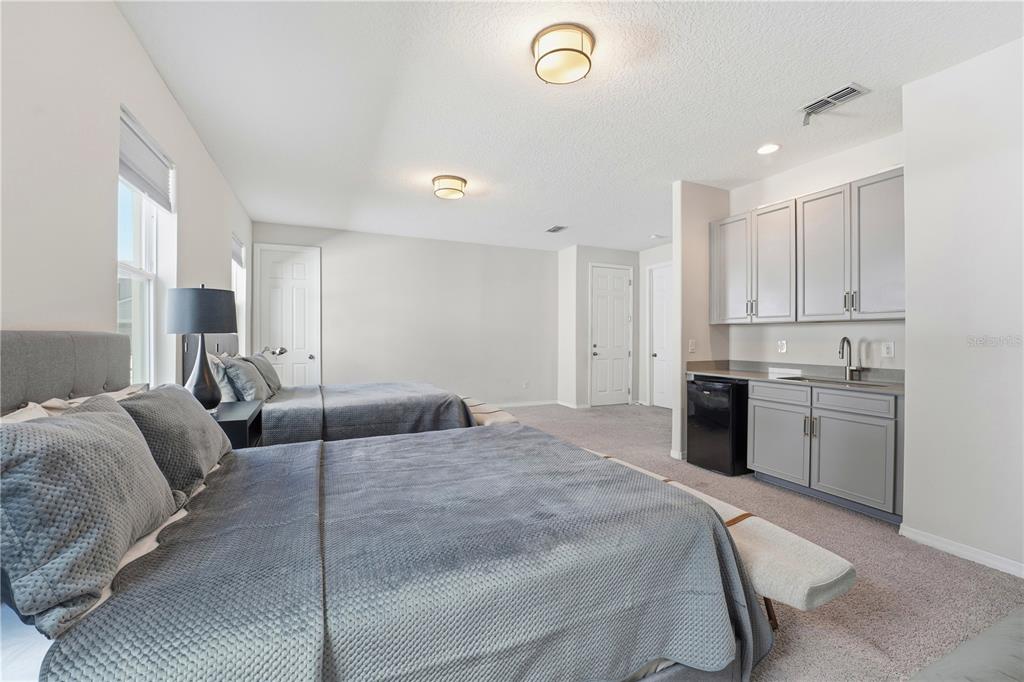 Winter Garden, Florida, 34787, United States, 5 Bedrooms Bedrooms, ,5 BathroomsBathrooms,Residential,For Sale,1987949