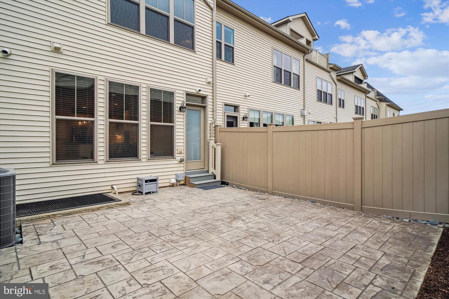 Frederick, Maryland, 21701, United States, 4 Bedrooms Bedrooms, ,4 BathroomsBathrooms,Residential,For Sale,1996927