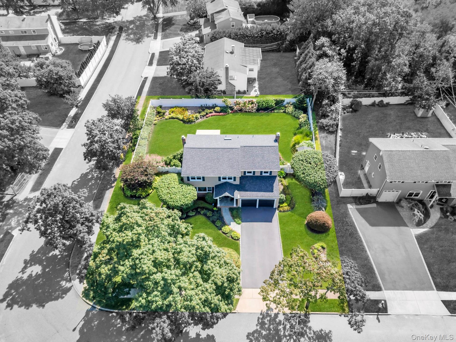 Hauppauge, New York, 11788, United States, 4 Bedrooms Bedrooms, ,3 BathroomsBathrooms,Residential,For Sale,1926093