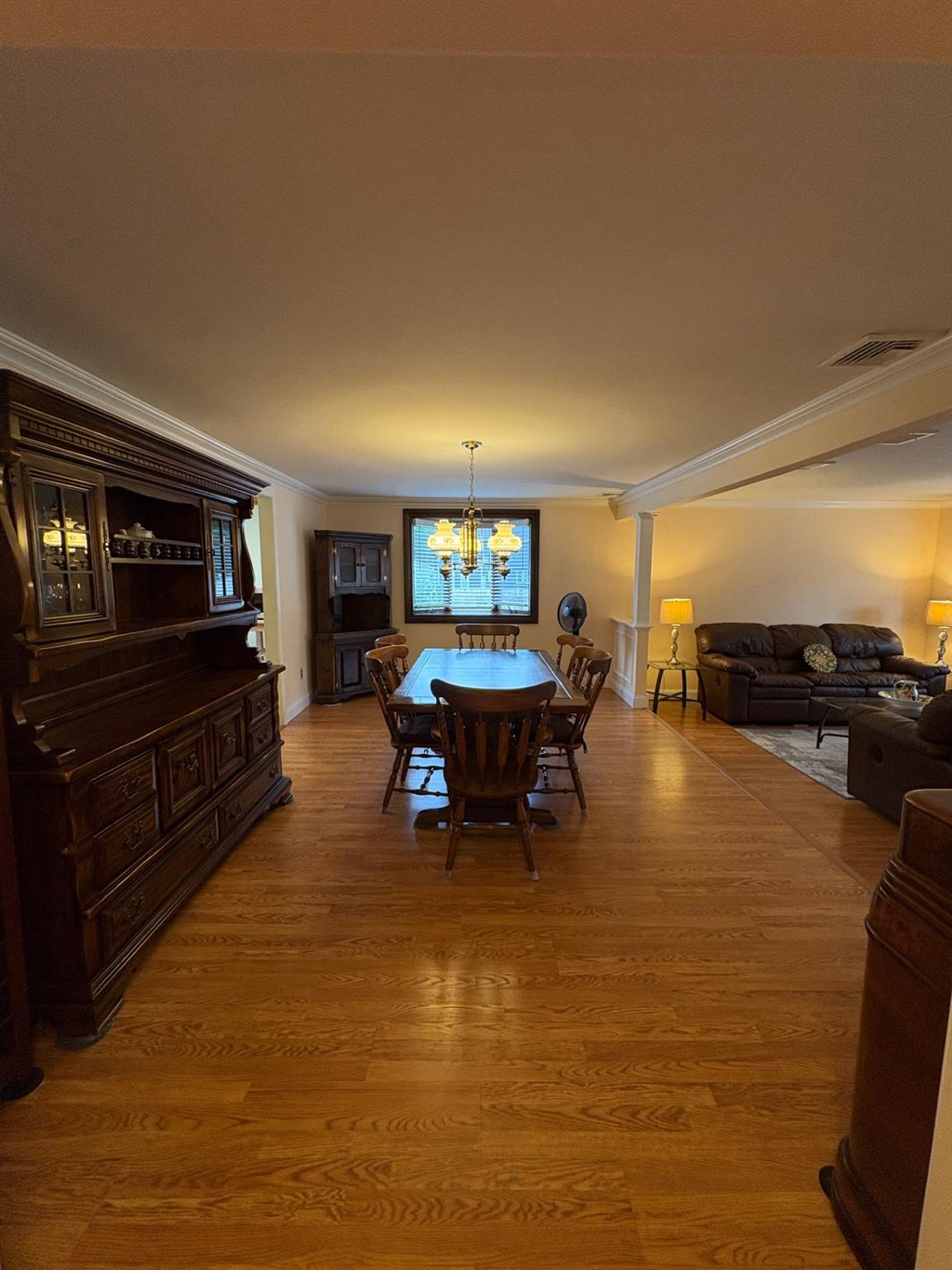 Hauppauge, New York, 11788, United States, 4 Bedrooms Bedrooms, ,3 BathroomsBathrooms,Residential,For Sale,1924109