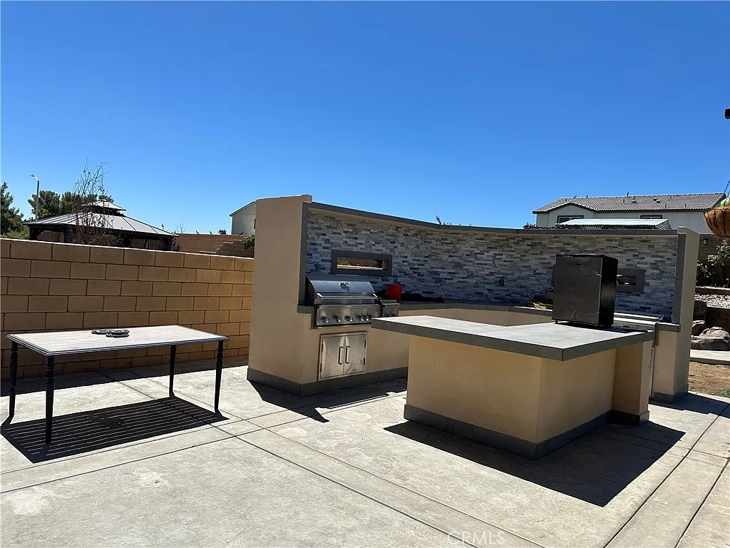 Victorville, California, 92392, United States, 5 Bedrooms Bedrooms, ,4 BathroomsBathrooms,Residential,For Sale,1984455