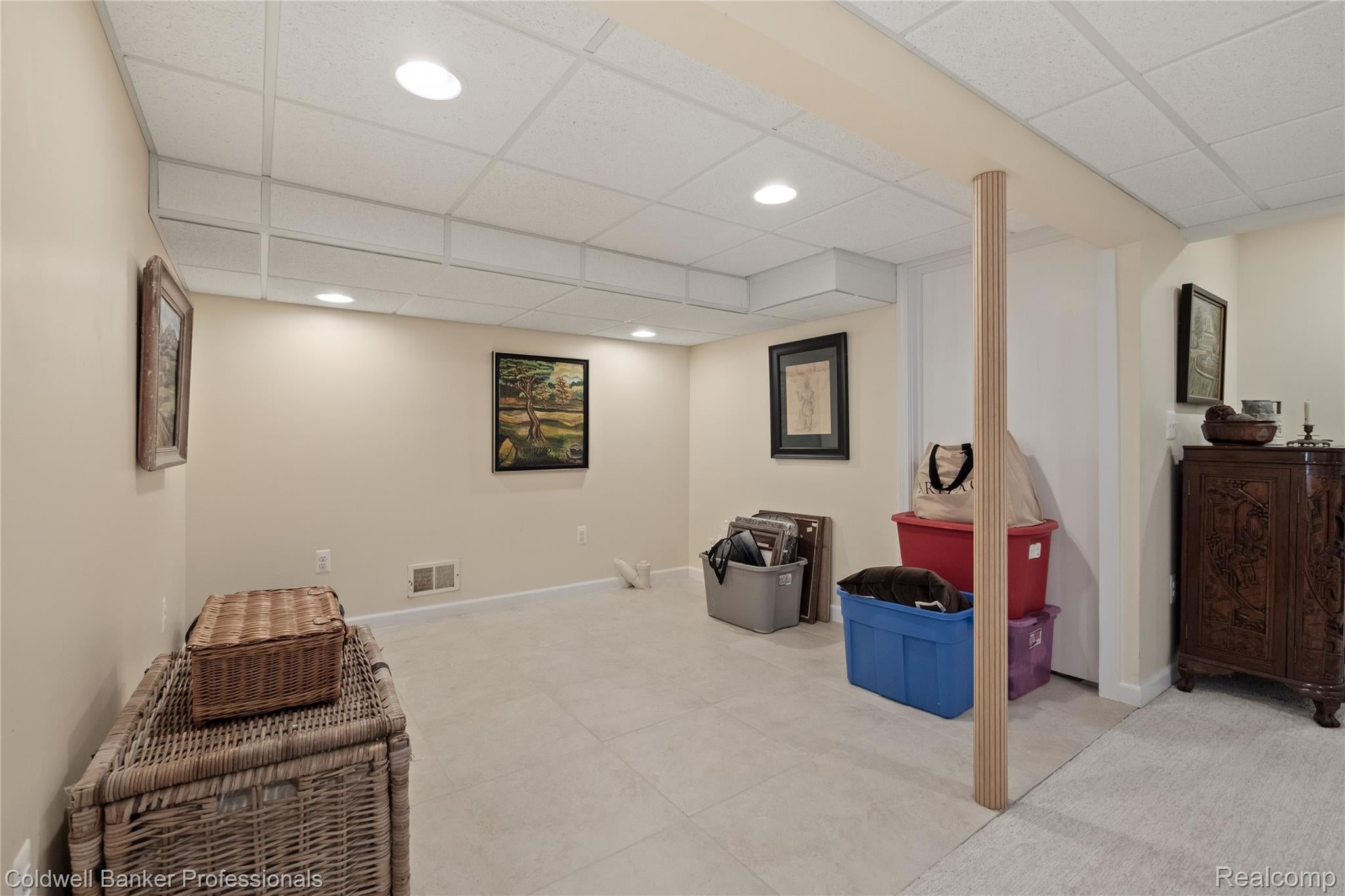 BloomfieldHills, Michigan, 48304, United States, 2 Bedrooms Bedrooms, ,4 BathroomsBathrooms,Residential,For Sale,1896256