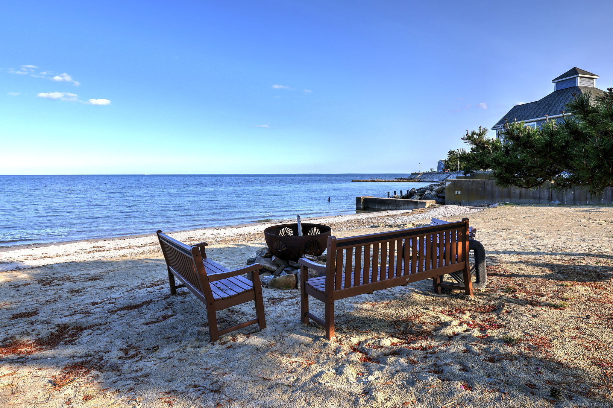 Milford, Connecticut, 06460, United States, 3 Bedrooms Bedrooms, ,2 BathroomsBathrooms,Residential,For Sale,1918107