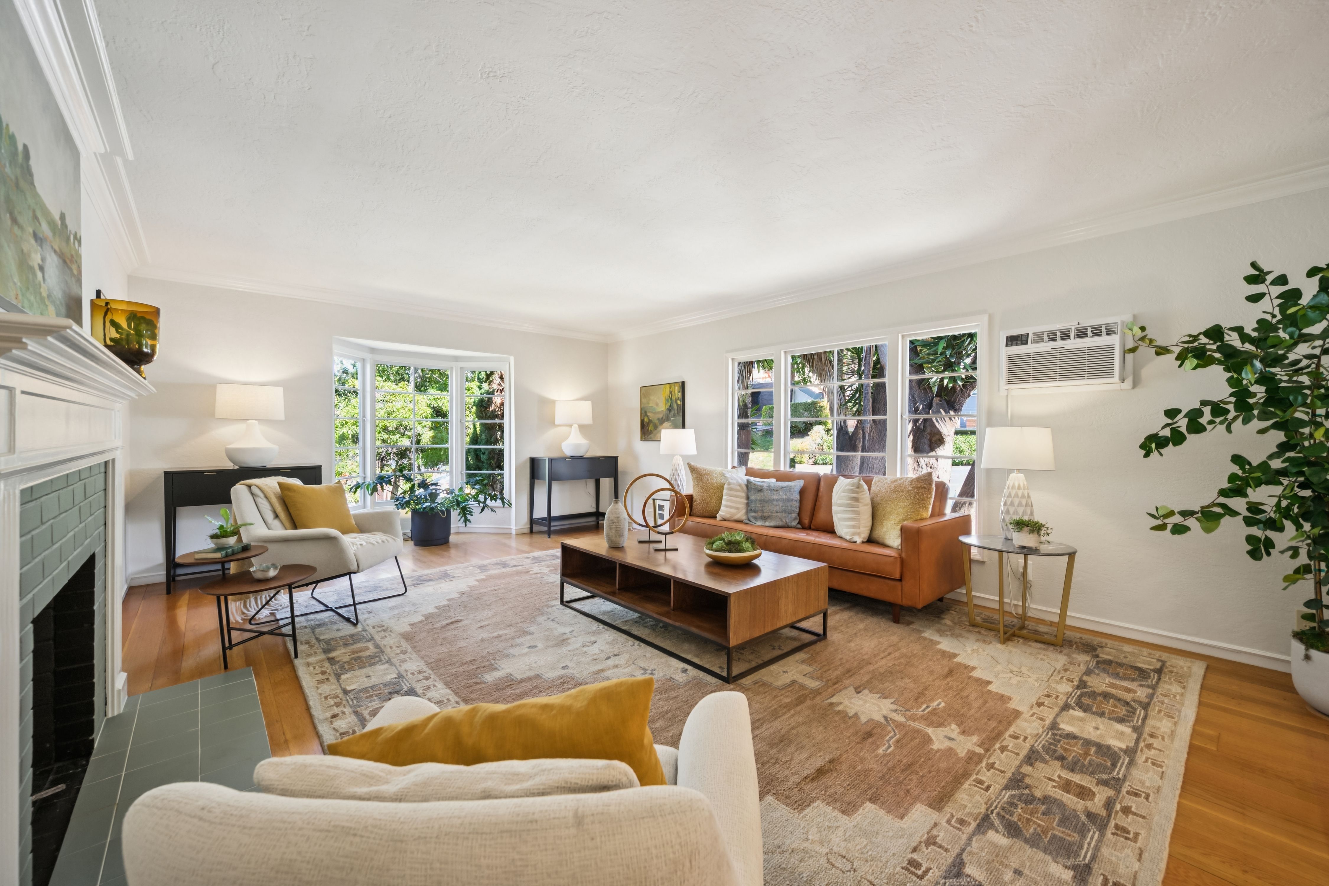  Spacious Corner-Lot Residence Offering Flexible Living Near Lake Merritt - 物件實景