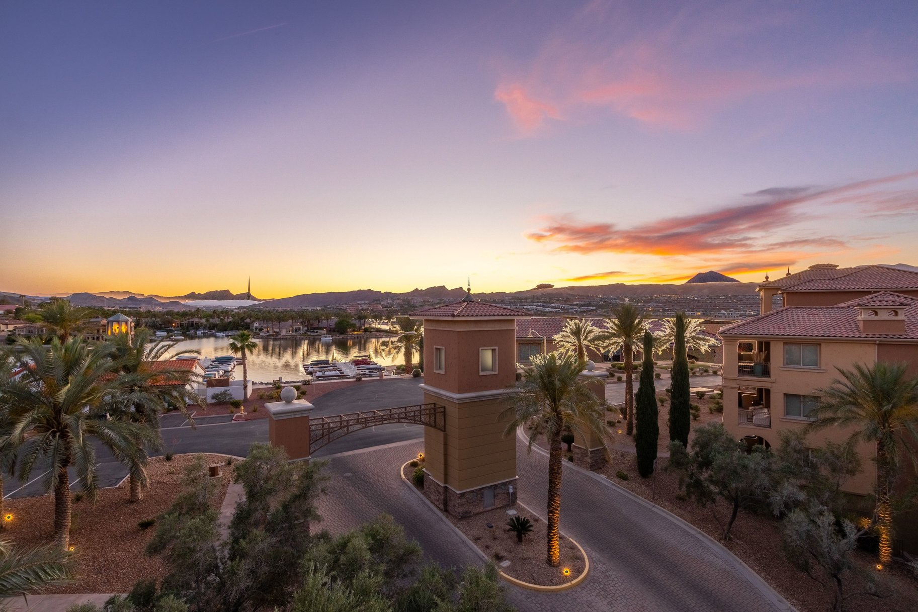  Lake Las Vegas Furnished 3 Beds, 3 Bath With Den Penthouse & Lake Views - 物件實景