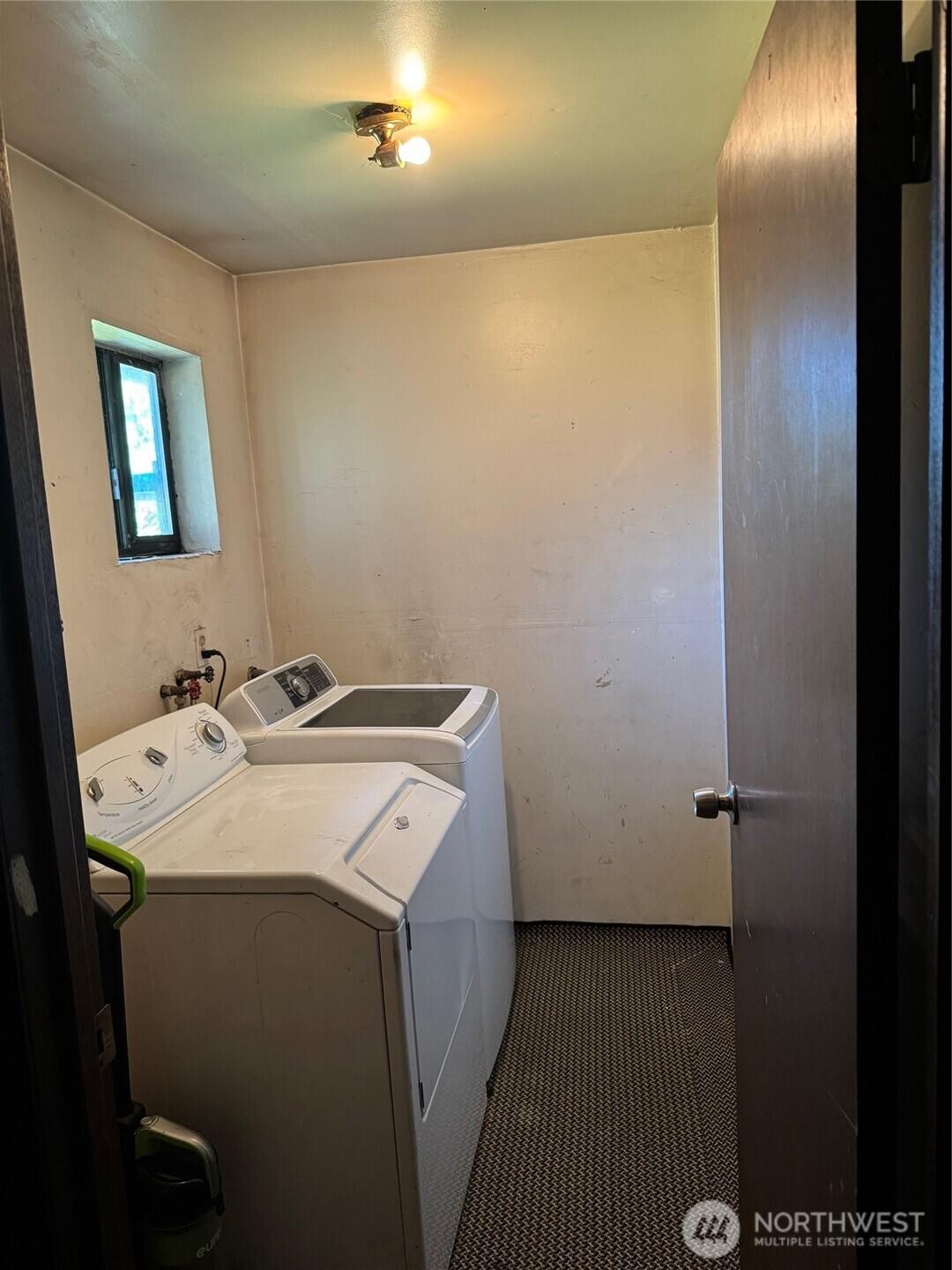 MOUNTLAKE TERRACE, Washington, 98043, United States, 4 Bedrooms Bedrooms, ,2 BathroomsBathrooms,Residential,For Sale,1940949