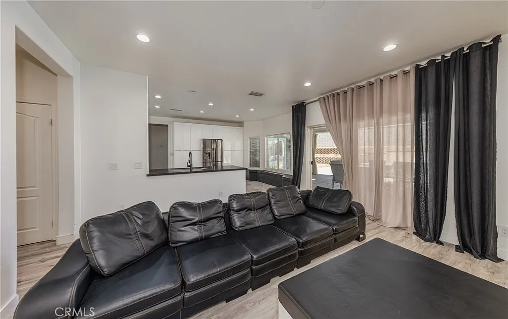 Victorville, California, 92395, United States, 5 Bedrooms Bedrooms, ,3 BathroomsBathrooms,Residential,For Sale,1976138