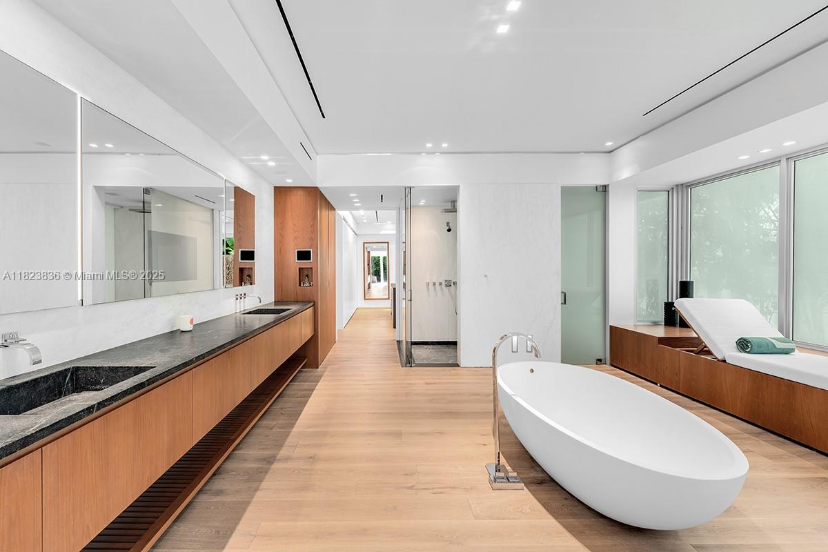 Miami Beach, Florida, 33141, United States, 4 Bedrooms Bedrooms, ,6 BathroomsBathrooms,Residential,For Sale,1862454