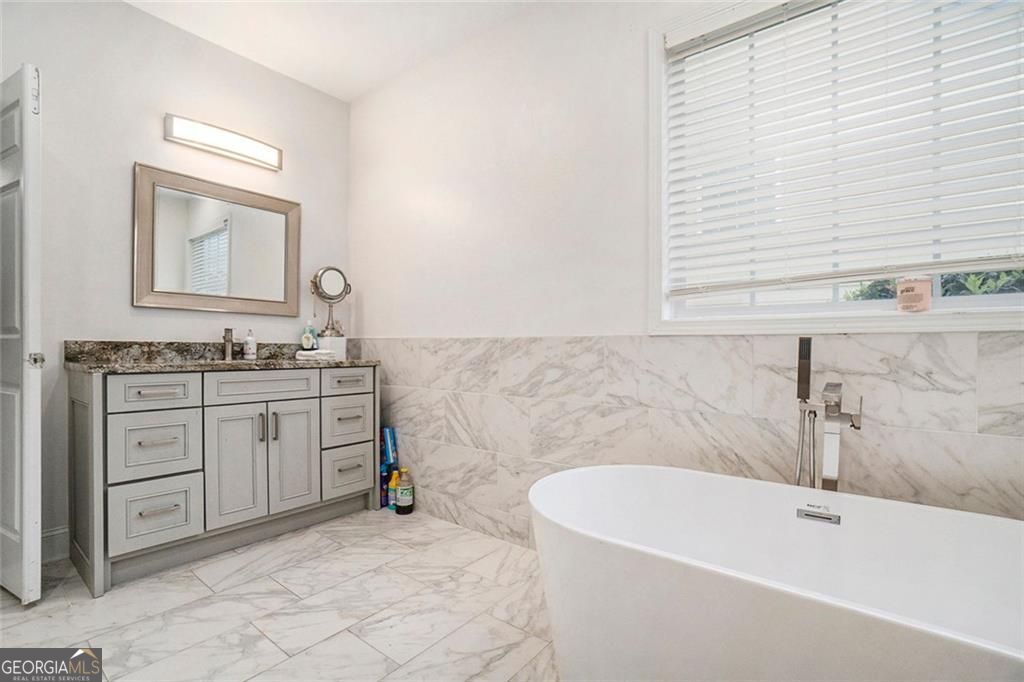 Atlanta, Georgia, 30318, United States, 4 Bedrooms Bedrooms, ,4 BathroomsBathrooms,Residential,For Sale,2006576