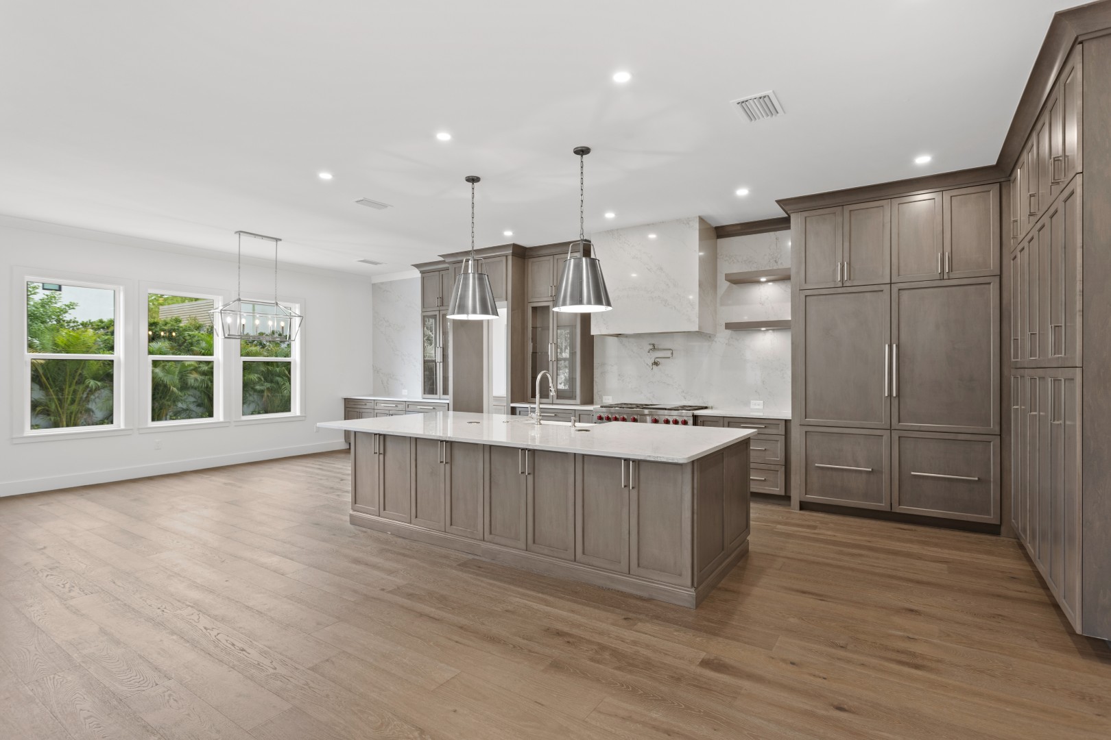 Tampa, Florida, 33611, United States, 6 Bedrooms Bedrooms, ,6 BathroomsBathrooms,Residential,For Sale,1981634