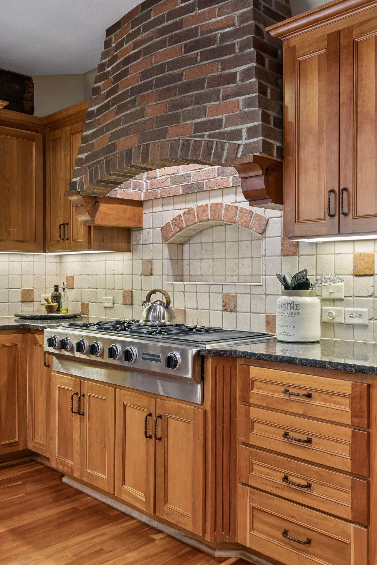 One-of-a-kind wooded retreat in Lakeville - 物件實景