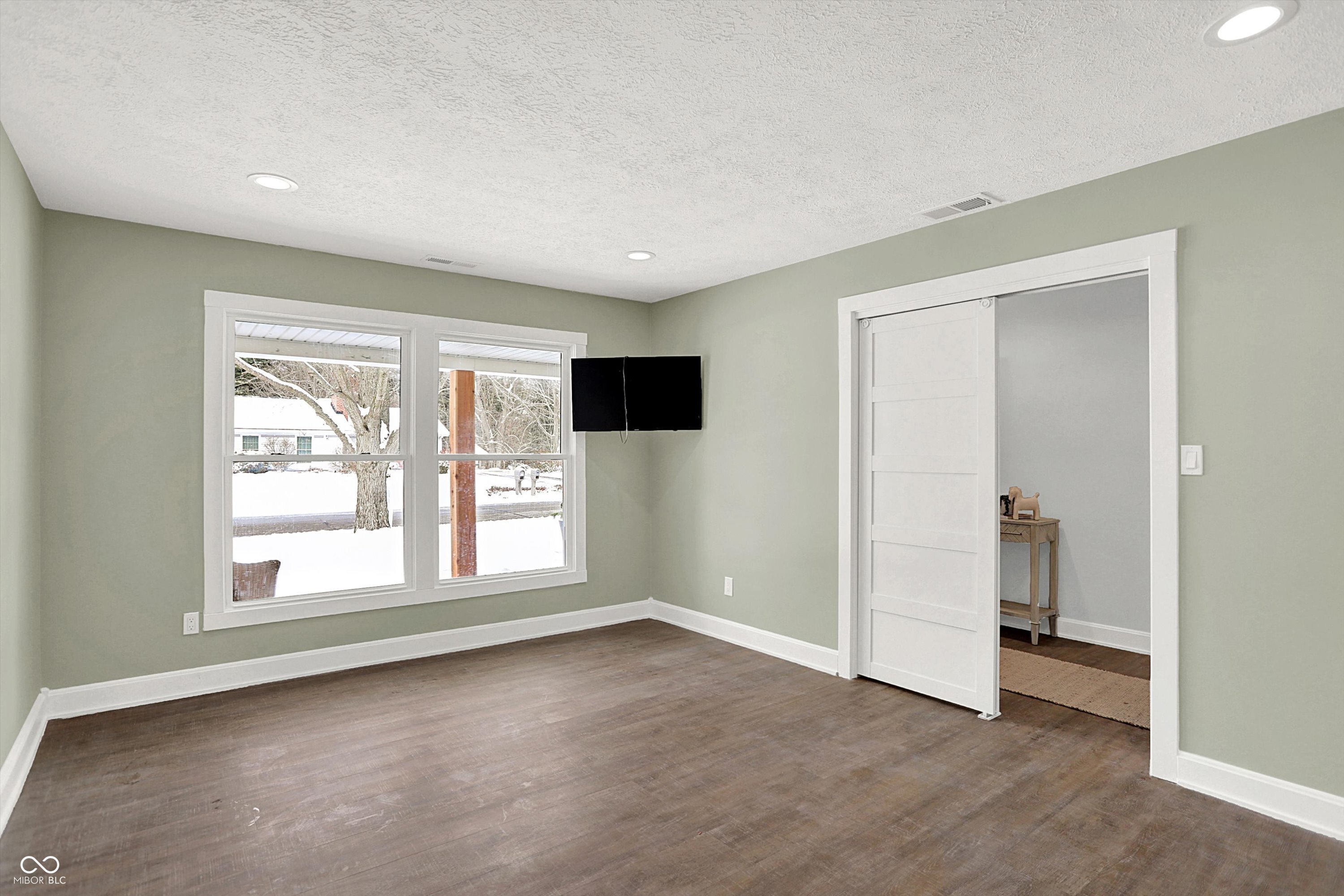 Zionsville, Indiana, 46077, United States, 3 Bedrooms Bedrooms, ,2 BathroomsBathrooms,Residential,For Sale,2001514