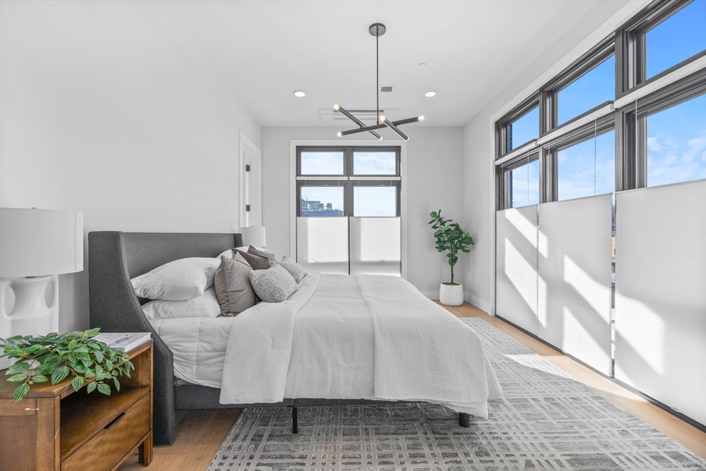 Brookline, Massachusetts, 02446, United States, 3 Bedrooms Bedrooms, ,4 BathroomsBathrooms,Residential,For Sale,1975462