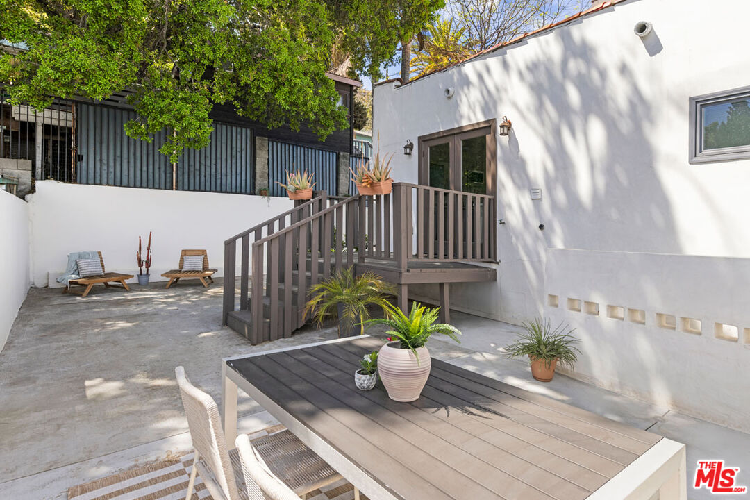 Los Angeles, California, 90042, United States, 1 Bedroom Bedrooms, ,2 BathroomsBathrooms,Residential,For Sale,1828163
