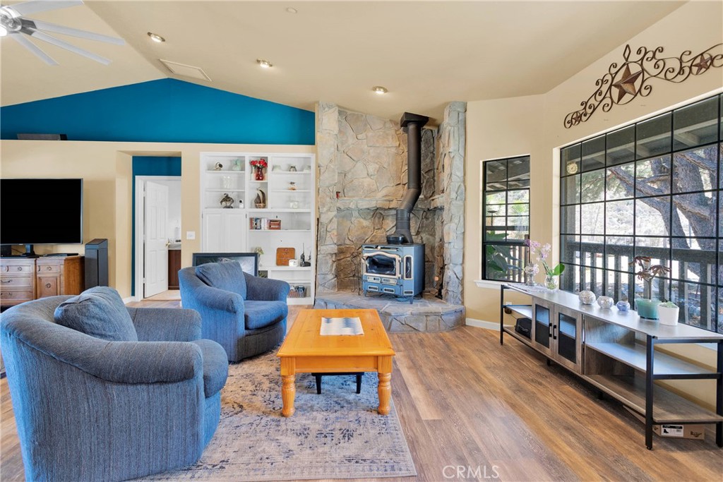 Pinon Hills, California, 92372, United States, 3 Bedrooms Bedrooms, ,2 BathroomsBathrooms,Residential,For Sale,1980325