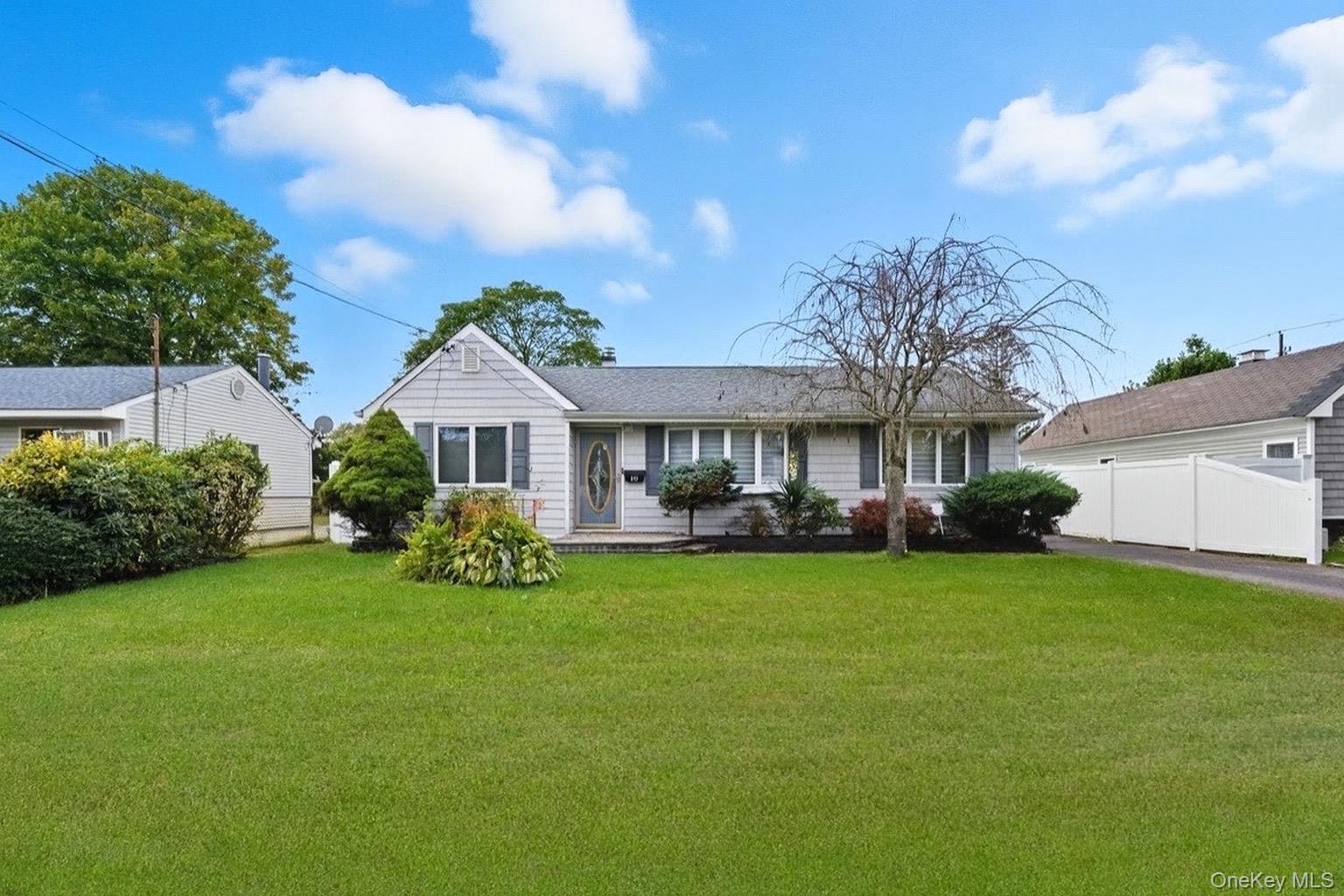 Lindenhurst, New York, 11757, United States, 3 Bedrooms Bedrooms, ,1 BathroomBathrooms,Residential,For Sale,1963707