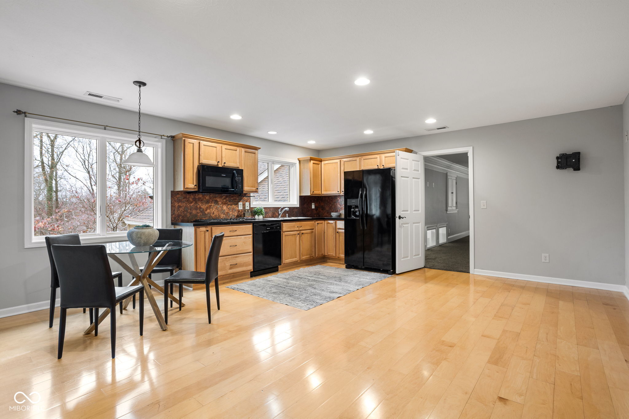 Indianapolis, Indiana, 46226, United States, 6 Bedrooms Bedrooms, ,7 BathroomsBathrooms,Residential,For Sale,1998001