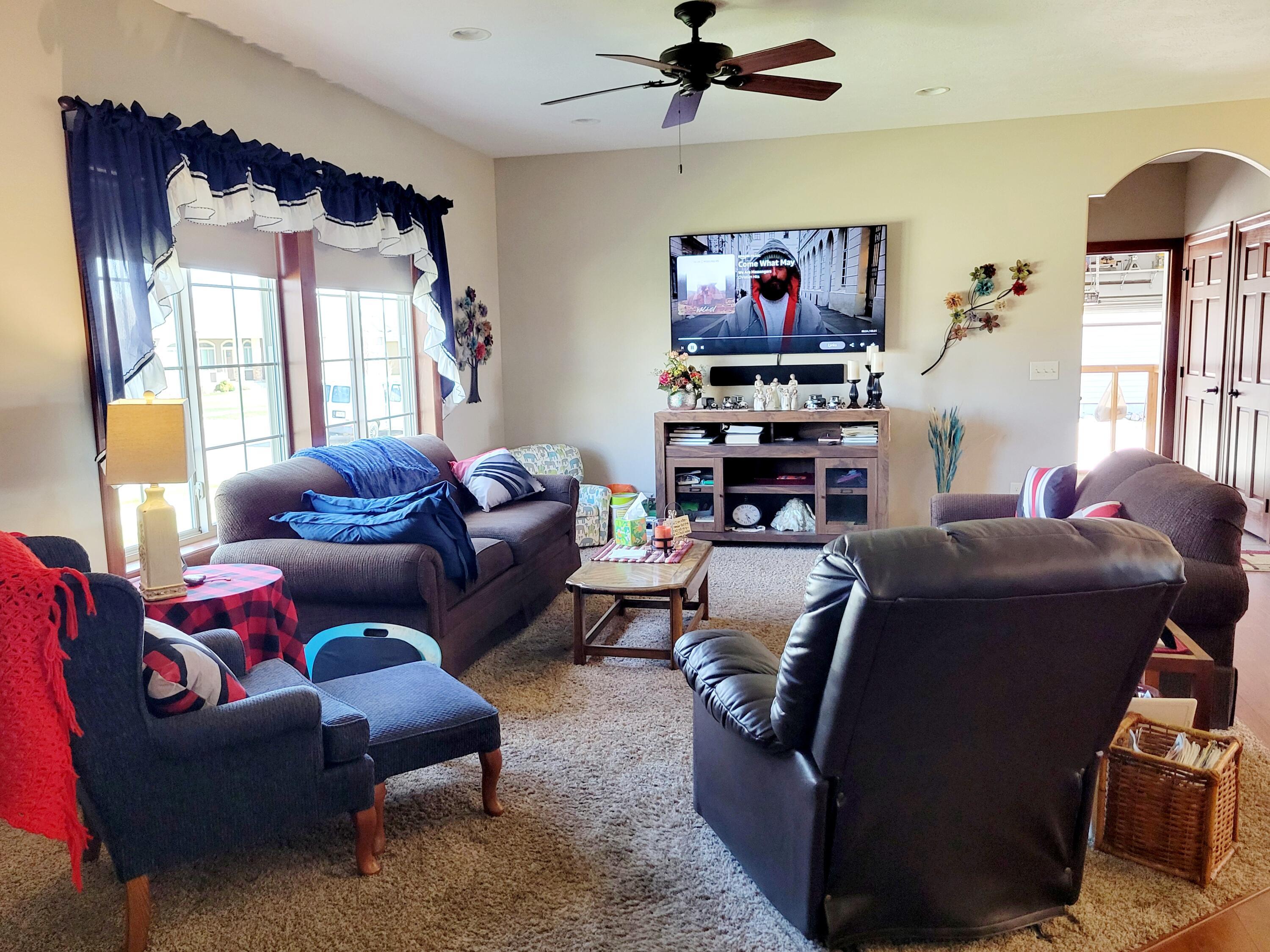 Aberdeen, South Dakota, 57401, United States, 5 Bedrooms Bedrooms, ,4 BathroomsBathrooms,Residential,For Sale,1931834