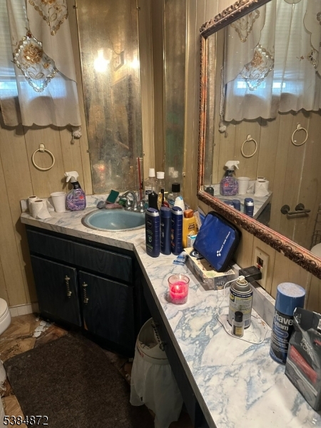 Irvington Twp., New Jersey, 07111, United States, 6 Bedrooms Bedrooms, ,4 BathroomsBathrooms,Residential,For Sale,1947988