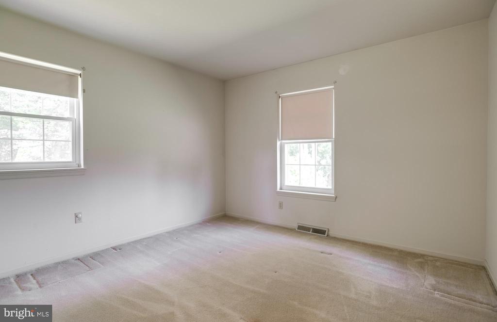Warrenton, Virginia, 20187, United States, 3 Bedrooms Bedrooms, ,3 BathroomsBathrooms,Residential,For Sale,2049291