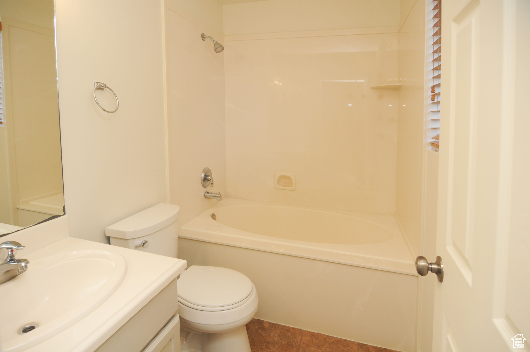 Clinton, Utah, 84015, United States, 4 Bedrooms Bedrooms, ,3 BathroomsBathrooms,Residential,For Sale,1970370