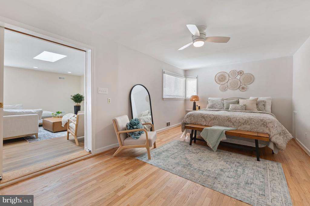 Takoma Park, Maryland, 20912, United States, 2 Bedrooms Bedrooms, ,2 BathroomsBathrooms,Residential,For Sale,1974718