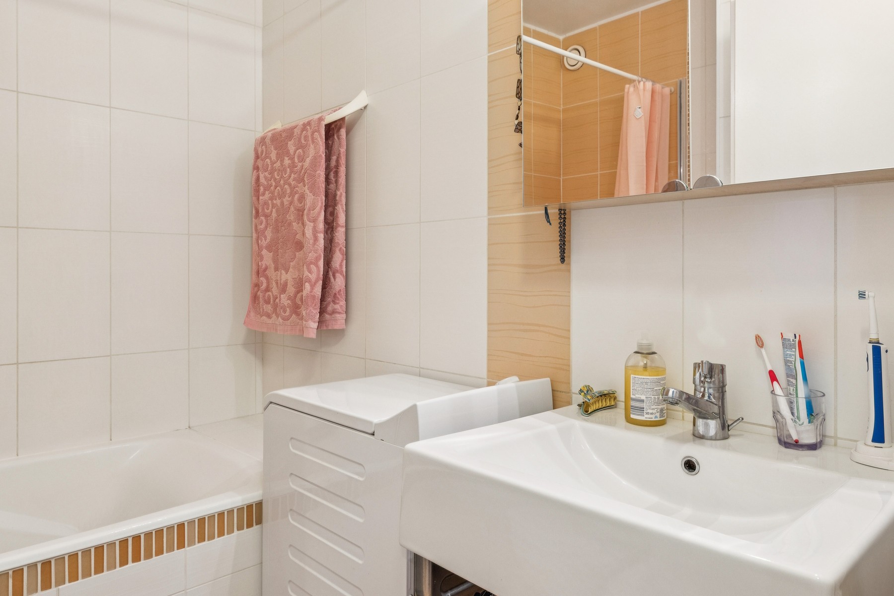  OPPORTUNITY: SPACIOUS, BRIGHT 3-ROOM APARTMENT SURROUNDED BY GREENERY - 物件實景