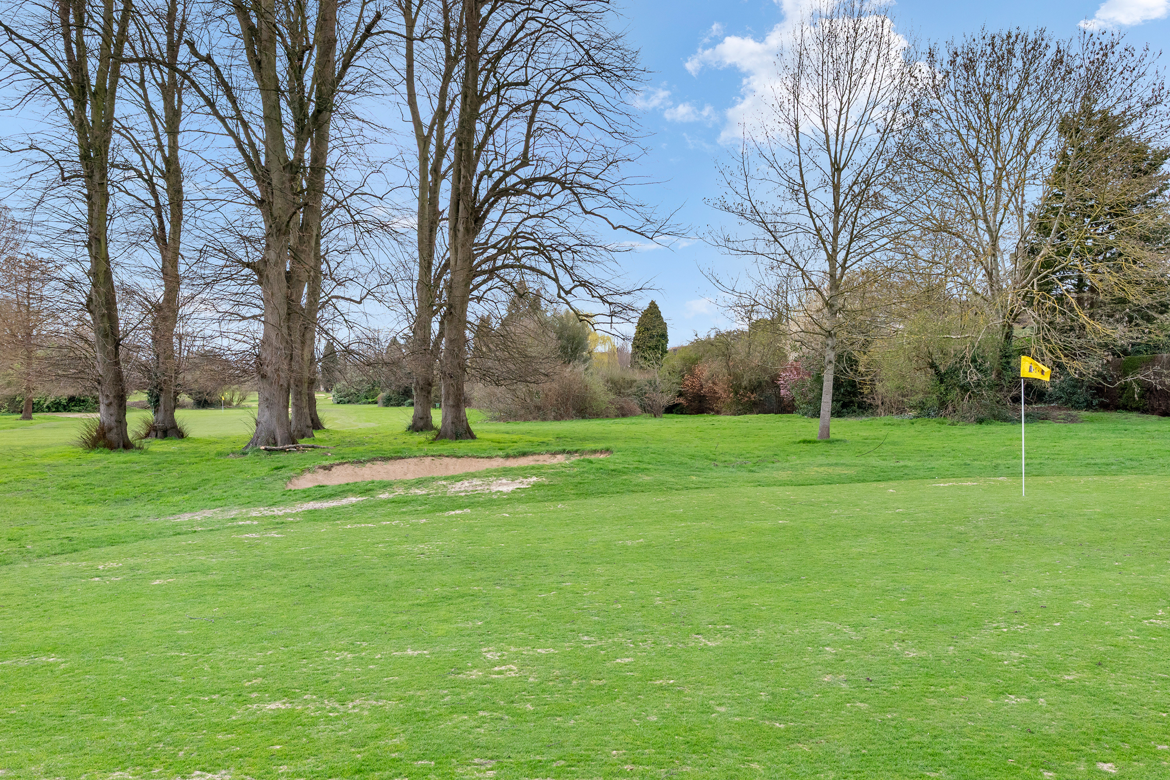  A Handsome House on One of Esher’s Most Coveted Private Roads - 物件實景