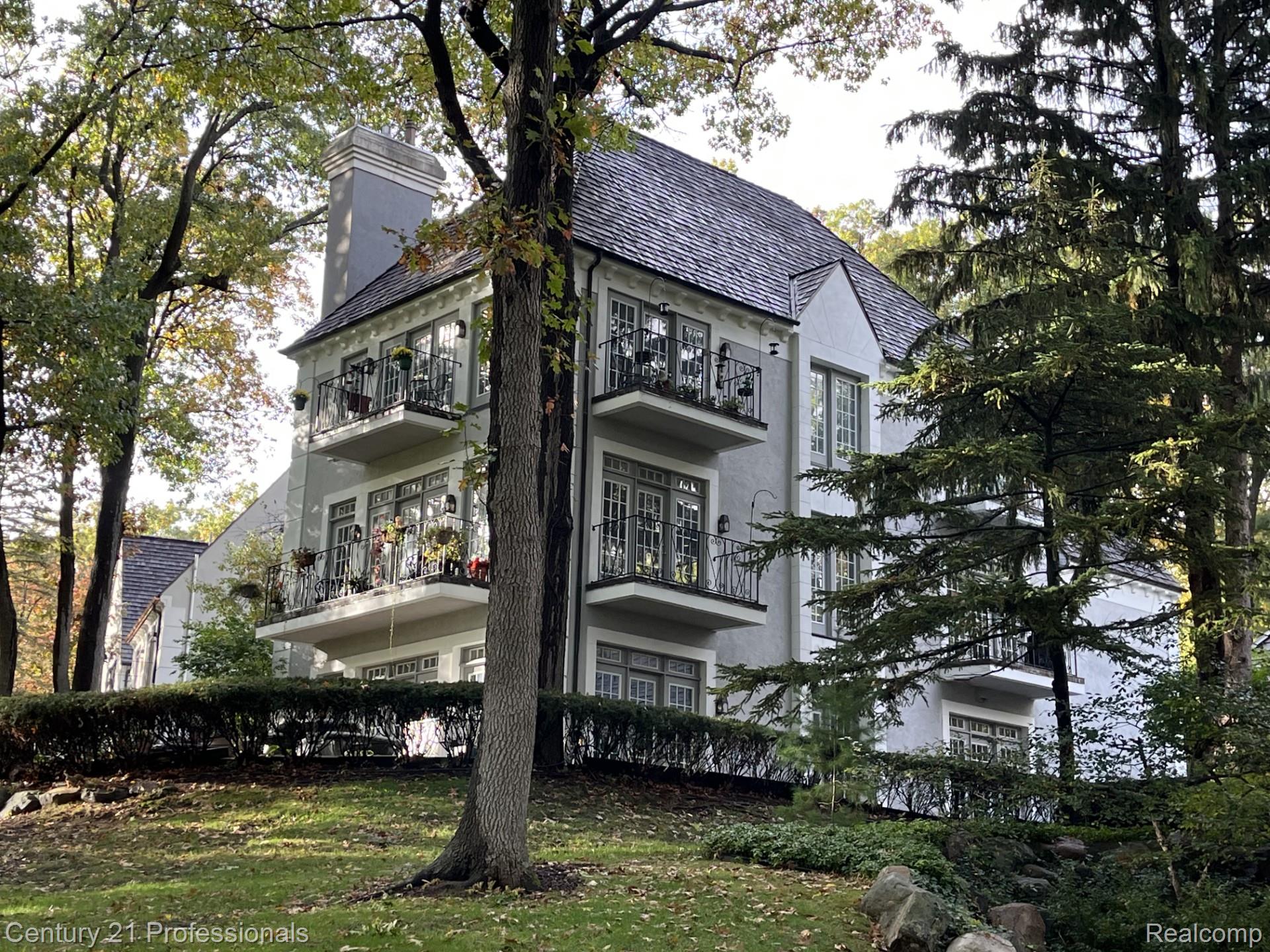 Clarkston, Michigan, 48348, United States, 3 Bedrooms Bedrooms, ,4 BathroomsBathrooms,Residential,For Sale,2036106