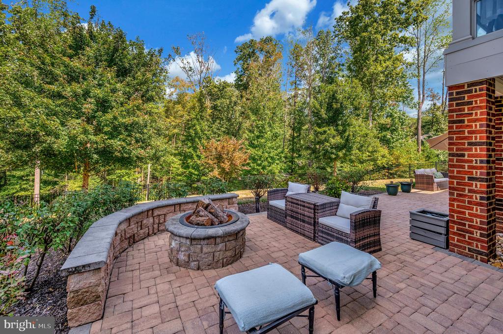 Fredericksburg, Virginia, 22406, United States, 5 Bedrooms Bedrooms, ,6 BathroomsBathrooms,Residential,For Sale,1981857