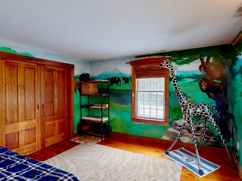 Hadley, Massachusetts, 01035, United States, 5 Bedrooms Bedrooms, ,3 BathroomsBathrooms,Residential,For Sale,1885251