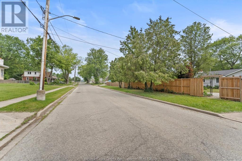 WINDSOR, Ontario, N8P 1C1, CA, 3 Bedrooms Bedrooms, ,2 BathroomsBathrooms,Residential,For Sale,1882295