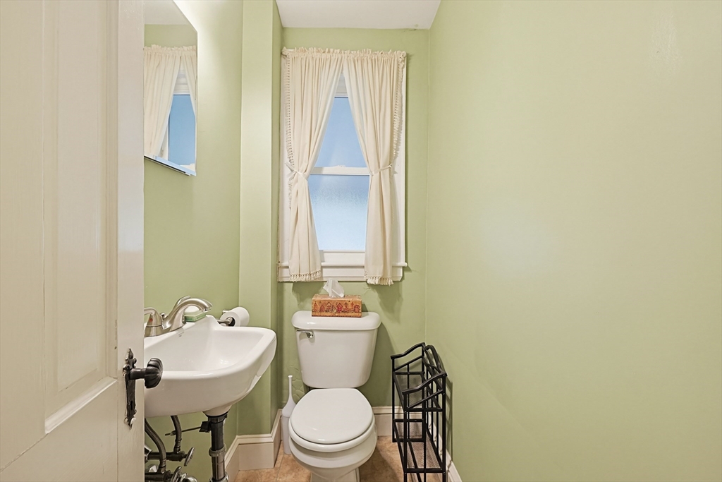 Norwood, Massachusetts, 02062, United States, 4 Bedrooms Bedrooms, ,2 BathroomsBathrooms,Residential,For Sale,2048084