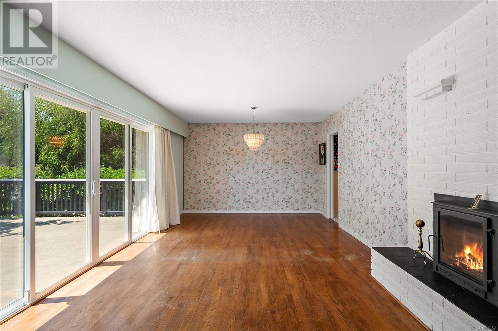 SAANICH, British Columbia, V8N 2E2, CA, 4 Bedrooms Bedrooms, ,3 BathroomsBathrooms,Residential,For Sale,1950351