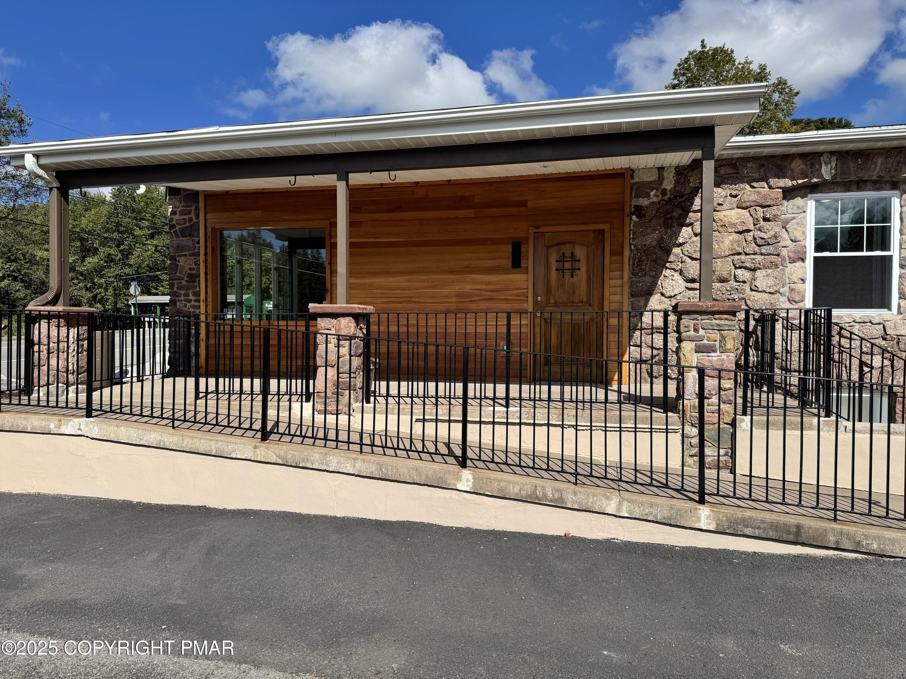 Blakeslee, Pennsylvania, 18610, United States, 5 Bedrooms Bedrooms, ,4 BathroomsBathrooms,Residential,For Sale,1937474