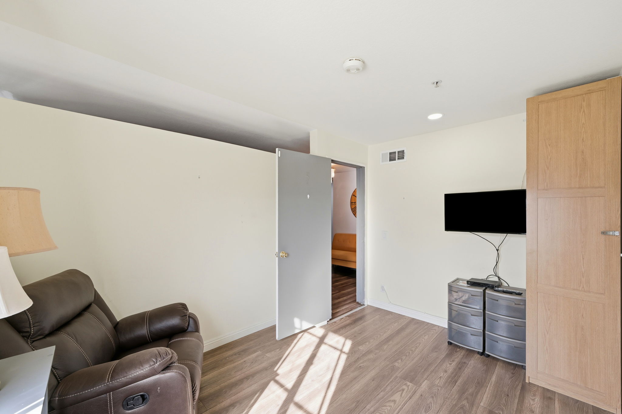 Saugus, California, 91350, United States, 4 Bedrooms Bedrooms, ,2 BathroomsBathrooms,Residential,For Sale,1988105