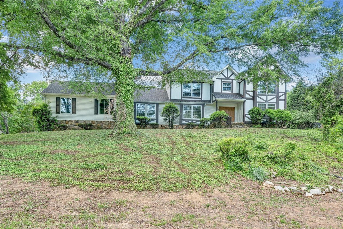 Roanoke, Virginia, 24015, United States, 5 Bedrooms Bedrooms, ,3 BathroomsBathrooms,Residential,For Sale,2043623