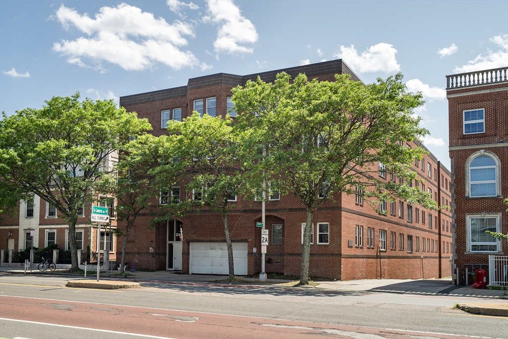 Cambridge, Massachusetts, 02140, United States, 2 Bedrooms Bedrooms, ,2 BathroomsBathrooms,Residential,For Sale,1939324