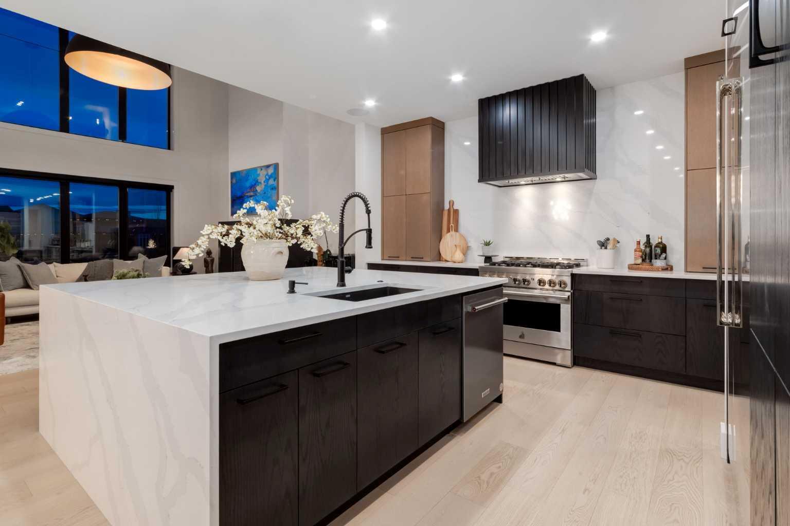 HERITAGE POINTE, Alberta, T1S 4K5, CA, 5 Bedrooms Bedrooms, ,5 BathroomsBathrooms,Residential,For Sale,1837461