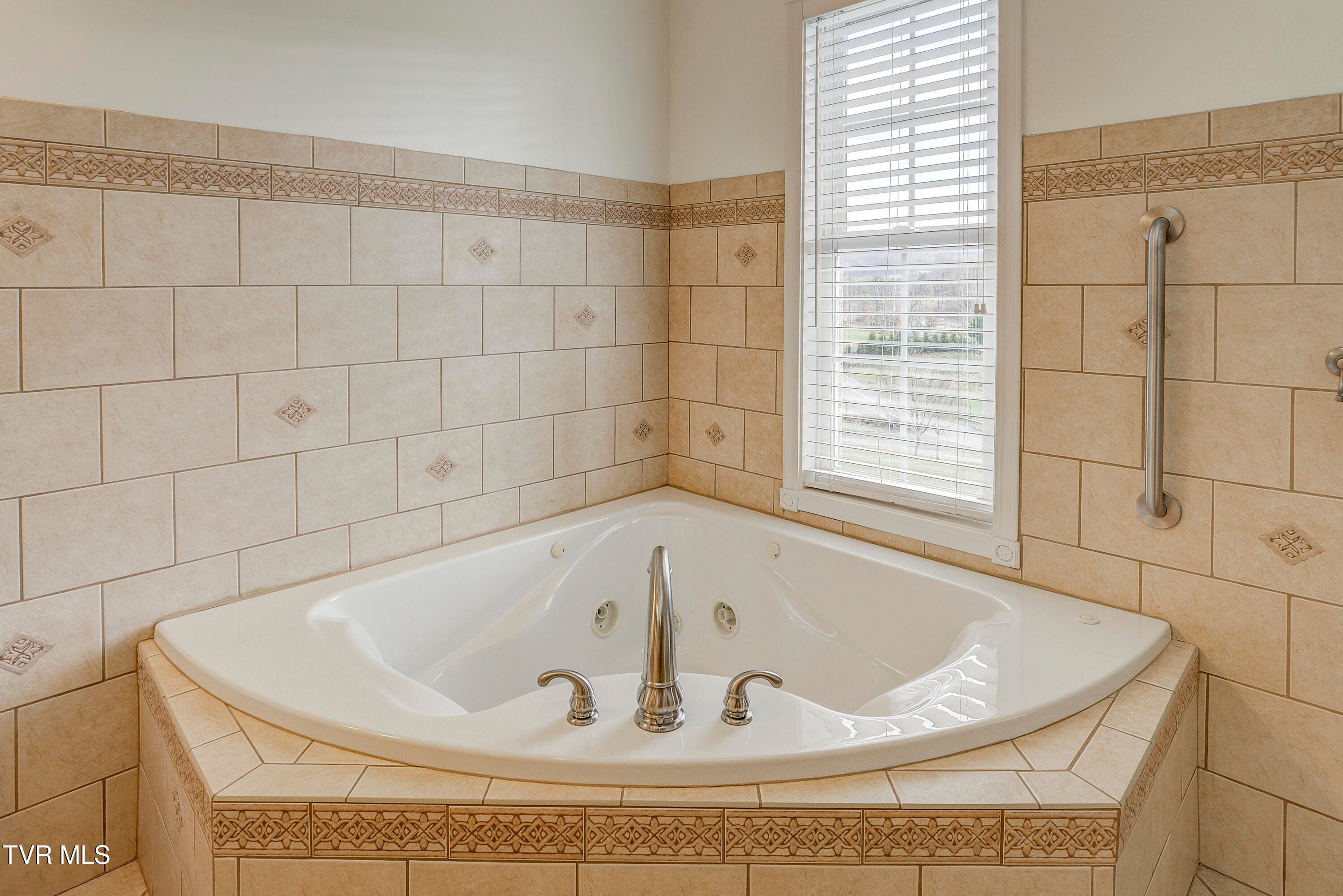 Bristol, Tennessee, 37620, United States, 4 Bedrooms Bedrooms, ,4 BathroomsBathrooms,Residential,For Sale,2001712