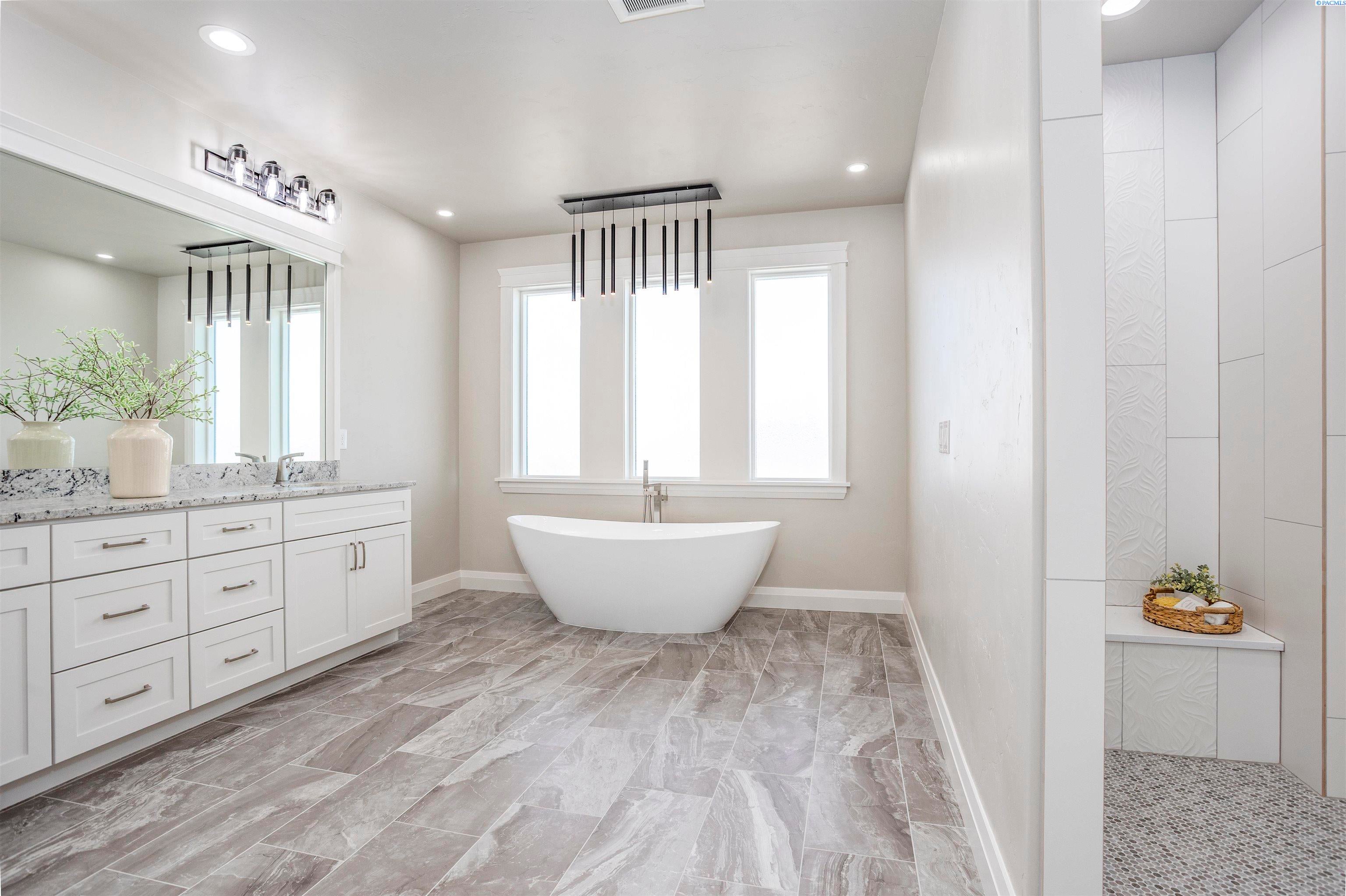 Pasco, Washington, 99301, United States, 4 Bedrooms Bedrooms, ,4 BathroomsBathrooms,Residential,For Sale,1979457